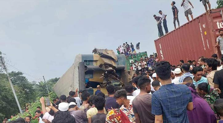 ভৈরবে ট্রেন দুর্ঘটনায় আহতদের চিকিৎসা দিচ্ছেন শতাধিক ডাক্তার-নার্স 