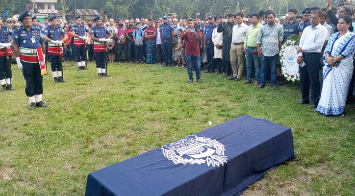 রাষ্ট্রীয় মর্যাদায় পুলিশ সদস্য আমিরুলের দাফন সম্পন্ন