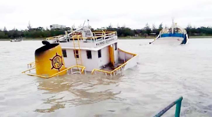 পশুর নদীতে ৮০০ টন কয়লা বোঝাই লাইটার জাহাজডুবি