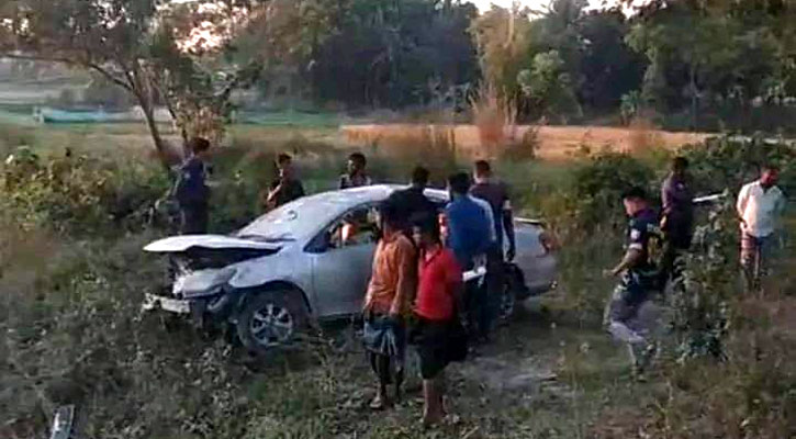 ঈশ্বরগঞ্জে প্রাইভেটকার পুকুরে পড়ে নিহত ২