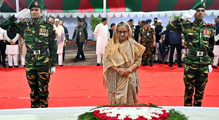 বঙ্গবন্ধুর সমাধিতে প্রধানমন্ত্রীর শ্রদ্ধা