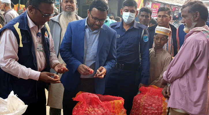 ফরিদপুরে পেঁয়াজের হাটে যৌথ অভিযান, মণ প্রতি দাম কমলো ৮শ টাকা