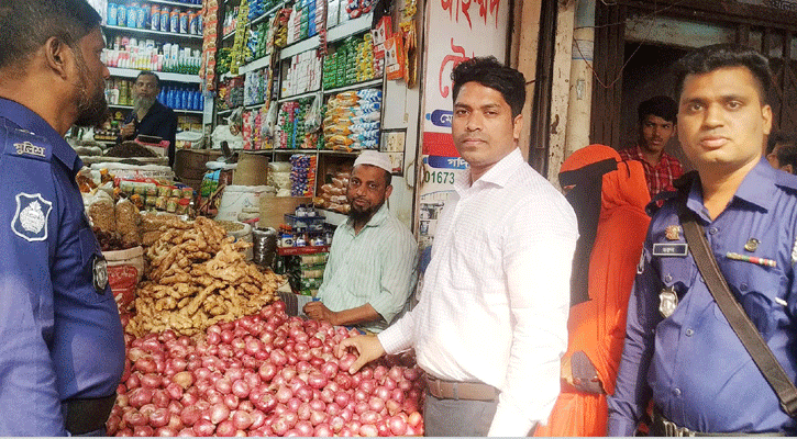 মতলবে ৪ ব্যবসা প্রতিষ্ঠানকে জরিমানা