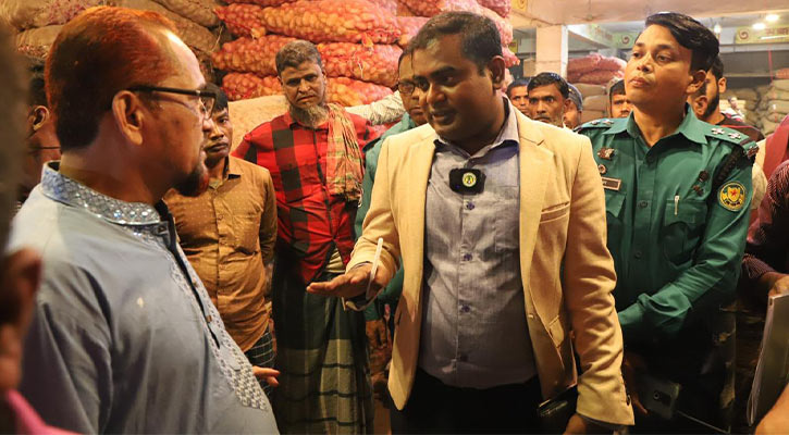 পেঁয়াজের বাজারে অভিযান: সারা দেশে ১১৫ প্রতিষ্ঠানকে জরিমানা