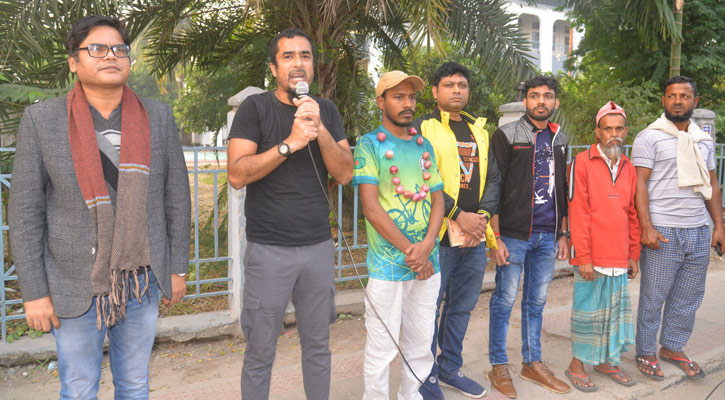 যশোরে পেঁয়াজ বয়কটে মাইকিং, করা হলো মানববন্ধনও