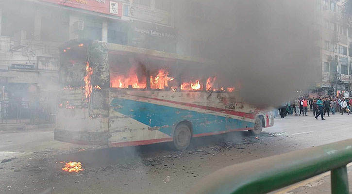 গুলিস্তানে বাসে আগুন