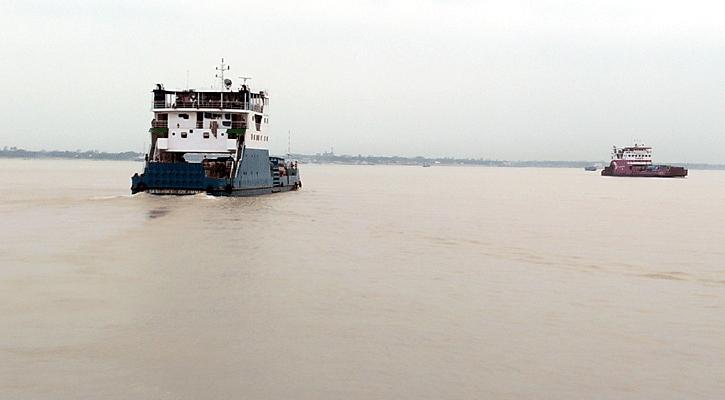 নয় ঘণ্টা পর পাটুরিয়া-দৌলতদিয়া ফেরি চলাচল শুরু