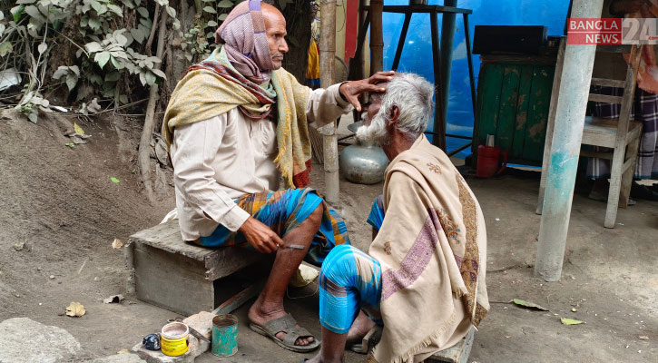 এক বটগাছের নিচেই দীতেন শীলের ৫০ বছর