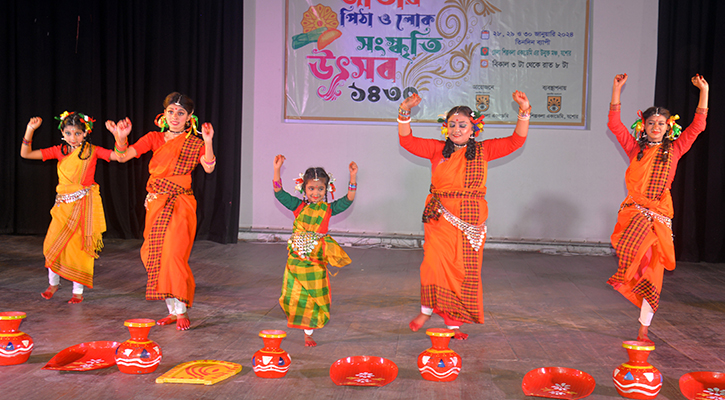 যশোরে ৩ দিনব্যাপী পিঠা উৎসব-লোক গানের আসর ভাঙল