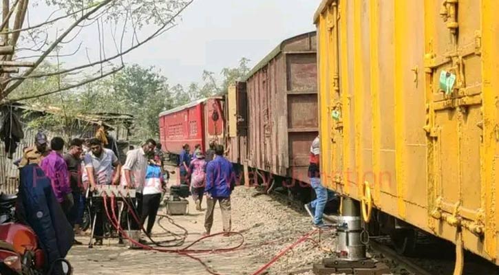 ৭ ঘণ্টা পর উত্তরাঞ্চলে ট্রেন চলাচল শুরু