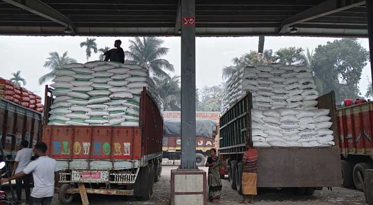 ভারত থেকে এলো টিসিবির ৪০০ টন ছোলা