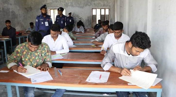 ফরিদপুরে ১২০ টাকায় পুলিশে চাকরি পেলেন ৪৮ জন 