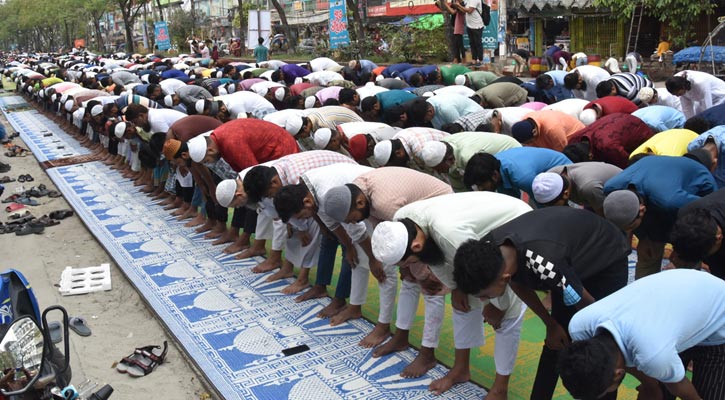 না.গঞ্জে রমজানের তৃতীয় জুমায় মুসল্লির ঢল