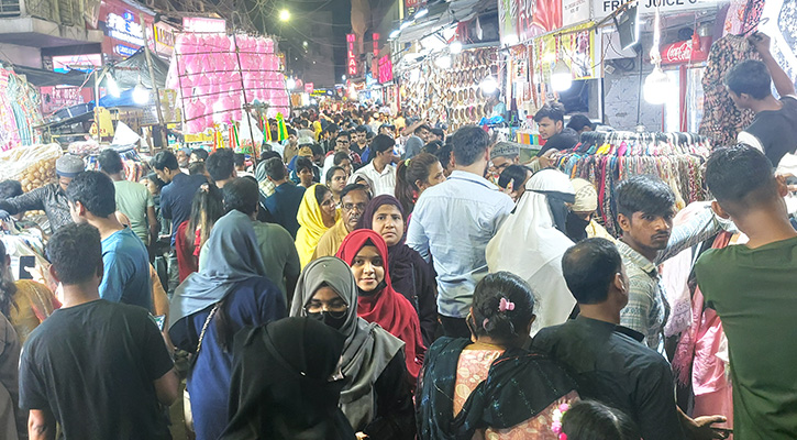 কলকাতায় জমে উঠেছে ঈদের বাজার