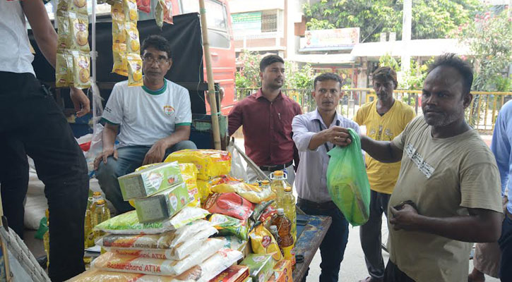 রাজশাহীতে সাশ্রয়ী মূল্যে বসুন্ধরার পণ্য পেয়ে  খুশি সাধারণ ক্রেতারা