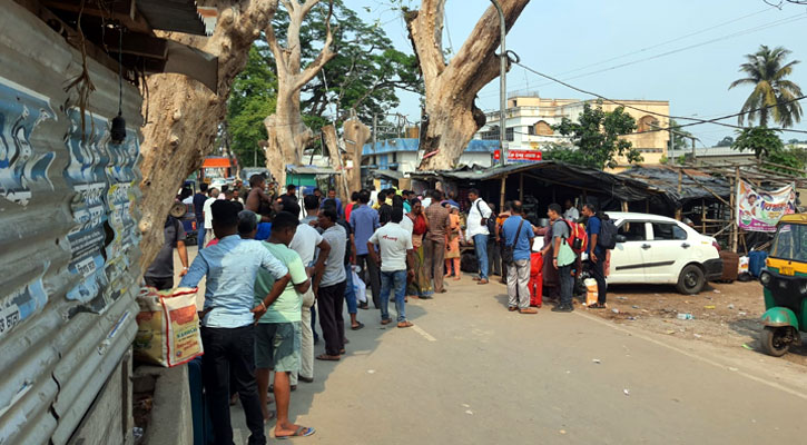 পেট্রাপোলে আটকে আছে প্রায় ৭০০ পাসপোর্টধারী যাত্রী 