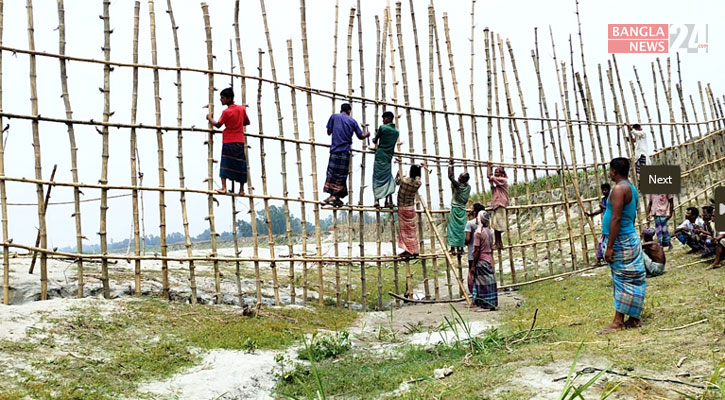 ভিটে-মাটি রক্ষায় বাঁশের বাঁধ, তবুও ভাঙন শঙ্কায় ব্রহ্মপুত্র পাড়ের মানুষ