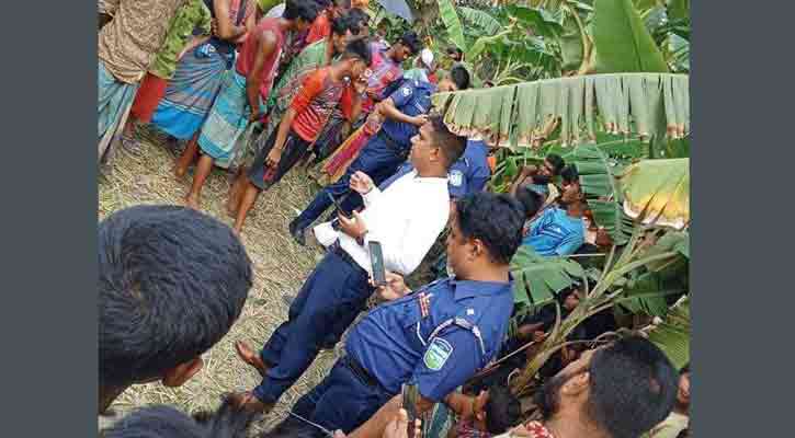 শিয়াল টানাহেঁচড়া করছিল শিশুর মরদেহ, মাটি খুঁড়ে পাওয়া গেল আরও দুটি