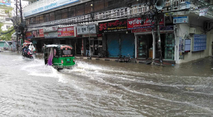 বরিশালে সব নদীর পানি বিপৎসীমার ওপরে, বাঁধ ভেঙে শতাধিক গ্রাম প্লাবিত