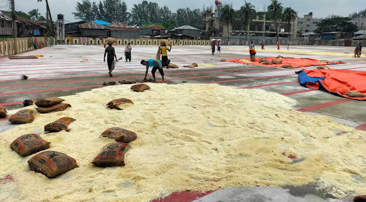 ঘূর্ণিঝড় রিমাল: বরিশালের ৩৫ আড়তের কোটি টাকার চালের ক্ষতি