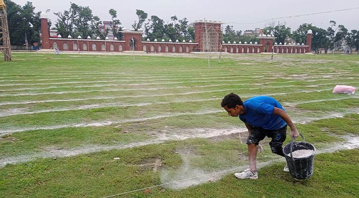 ঈদের জামাতের জন্য প্রস্তুত গোর-এ-শহীদ ঈদগাহ