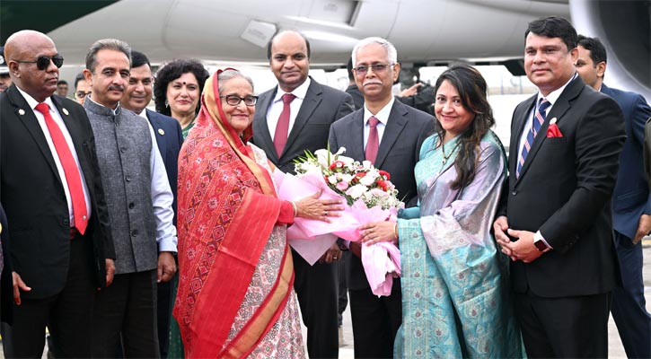 নয়াদিল্লিতে শেখ হাসিনাকে উষ্ণ অভ্যর্থনা