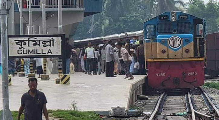 স্বামী নামতেই ট্রেন চলে গেল স্ত্রীকে নিয়ে, থামালেন গার্ড