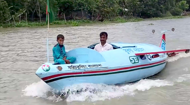 মোস্তফার ‘প্লেন’ চলে বানারীপাড়ায় নদী-খালে 