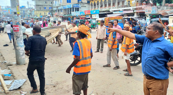 অবৈধ স্থাপনা উচ্ছেদে পৌরসভার অভিযান