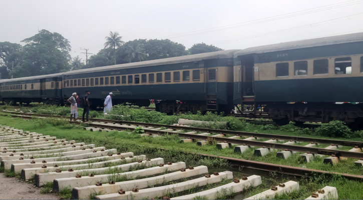 সৈয়দপুরে ট্রেনের বগি লাইনচ্যুত, চলাচল বন্ধ