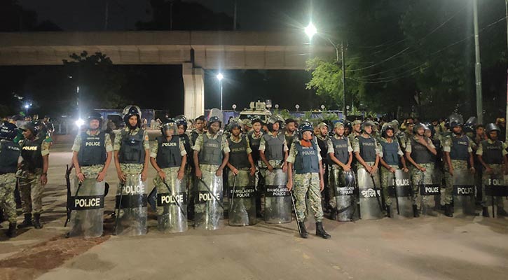 বহিরাগতদের বের করতে ক্যাম্পাসে পুলিশ মোতায়েন: প্রক্টর