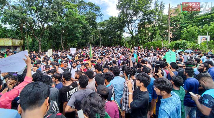 শাবিপ্রবিতে আন্দোলনরত শিক্ষার্থীদের জনসমুদ্র