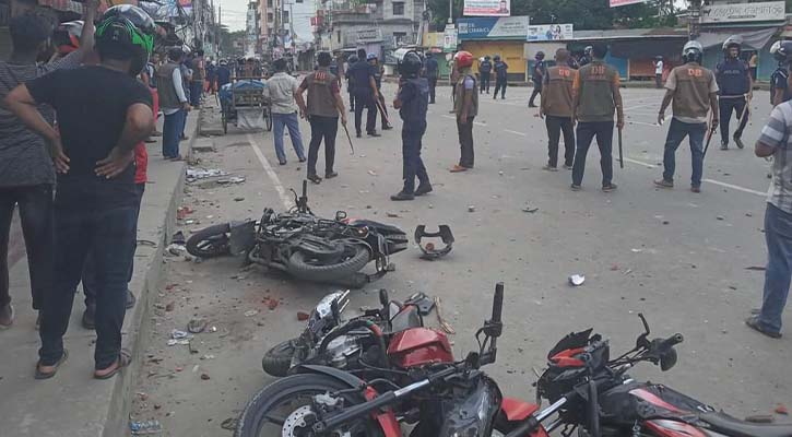 শেরপুরে আন্দোলনকারী শিক্ষার্থী, ছাত্রলীগ-পুলিশের ত্রিমুখী সংঘর্ষ