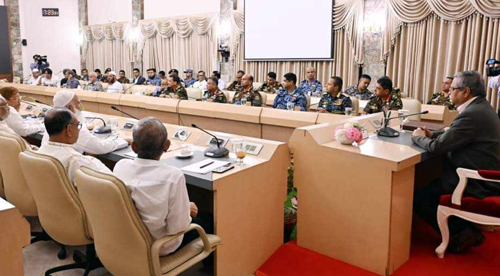 বঙ্গভবনে বৈঠক: লুট-হিংসাত্মক কর্মকাণ্ড বন্ধে কঠোর পদক্ষেপ