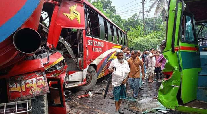ঠাকুরগাঁওয়ে তিন গাড়ির সংঘর্ষে নিহত দুই