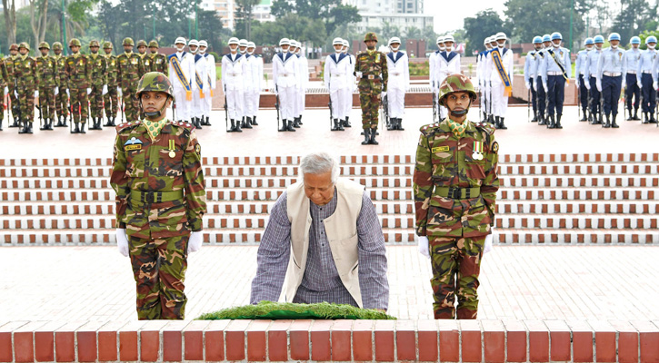 ড. ইউনূসের নেতৃত্বে জাতীয় স্মৃতিসৌধে অন্তর্বর্তী সরকারের শ্রদ্ধা