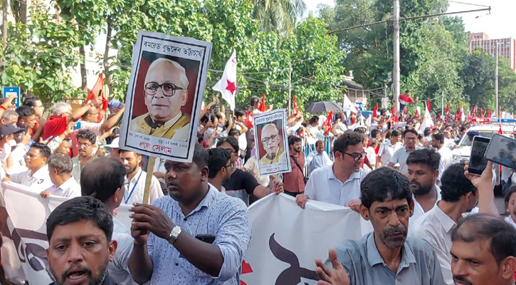 লাল পতাকায় জড়িয়ে বুদ্ধদেব ভট্টাচার্যকে শেষ বিদায়