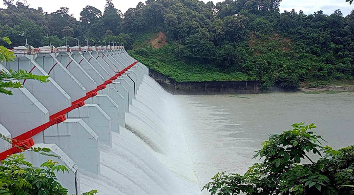 কাপ্তাই বাঁধ দিয়ে সেকেন্ডে ছাড়া হচ্ছে ৯৭ হাজার কিউসেক পানি