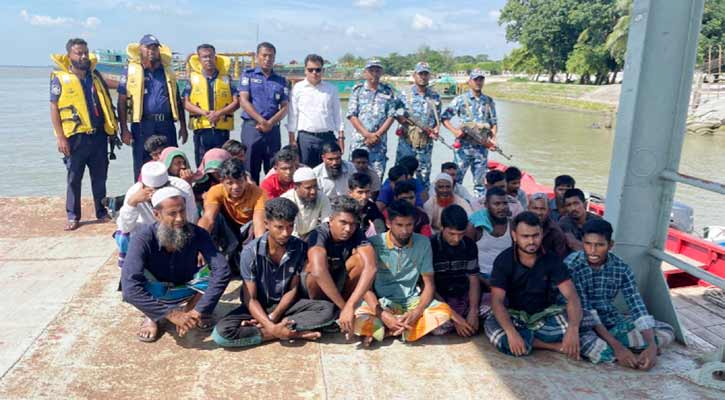 মেঘনায় অবৈধভাবে বালু উত্তোলনকালে বাল্কহেডসহ আটক ২৮