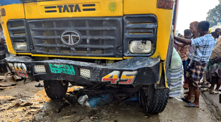 ঘোড়াঘাটে দাঁড়িয়ে থাকা ভ্যানে কাভার্ডভ্যানের ধাক্কা, নিহত দুই