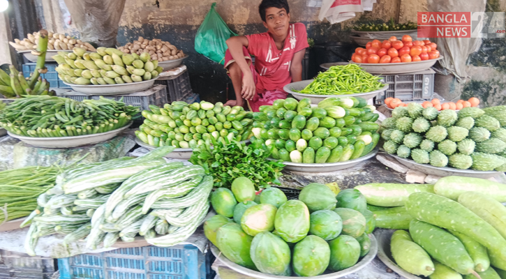 শাক-সবজিই এখন ‘বিলাসী পণ্য’