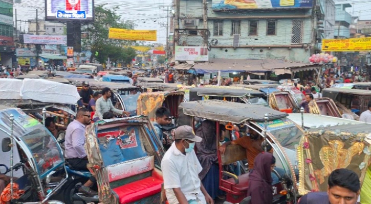 বগুড়ায় অটোরিকশার দাপটে থামছে না যানজট