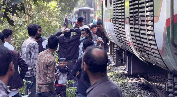 লাউয়াছড়ায় পাঁচ বগি রেখেই চলে গেল আন্তঃনগর ট্রেনের ইঞ্জিন