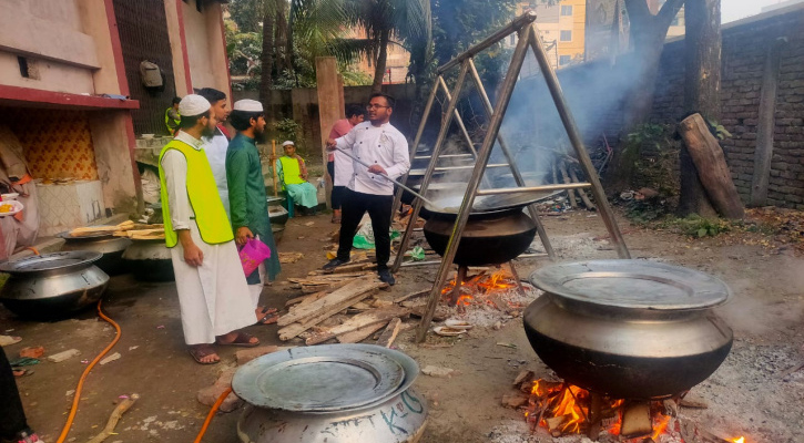 জুলাই বিপ্লবের ‘স্টালিনগ্রাদ’ যাত্রাবাড়ীতে হয়ে গেল শহীদদের স্মরণে জেয়াফত