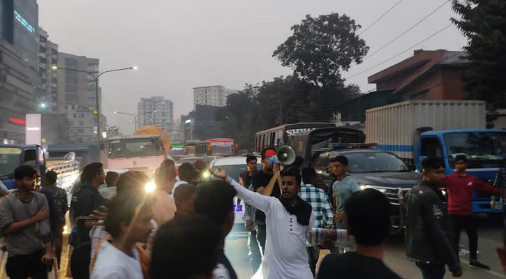 অভ্যুত্থানে আহতরা সড়ক ছাড়লেন, যান চলাচল স্বাভাবিক