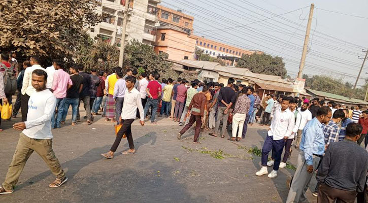 সাভারে শ্রমিকের মৃত্যুতে দেড় ঘণ্টা সড়ক অবরোধ