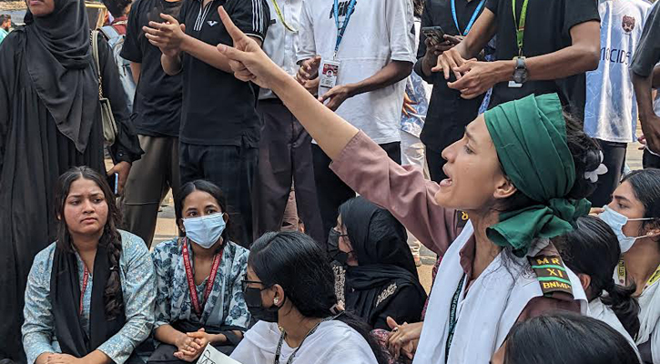 ৬ দফা দাবিতে শাহবাগে অনড় অবস্থানে কলেজশিক্ষার্থীরা