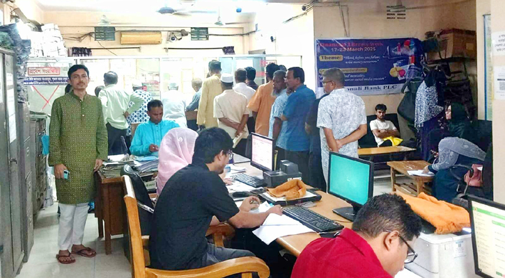 ঈদের ছুটি শেষে কর্মব্যস্ততা অফিস পাড়ায়