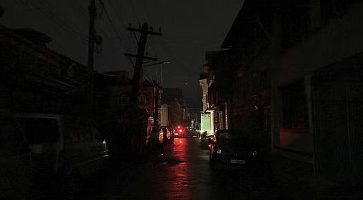 জম্মু-কাশ্মীরে পাকিস্তানের হামলায় সরকারি কর্মকর্তাসহ নিহত ৫ 