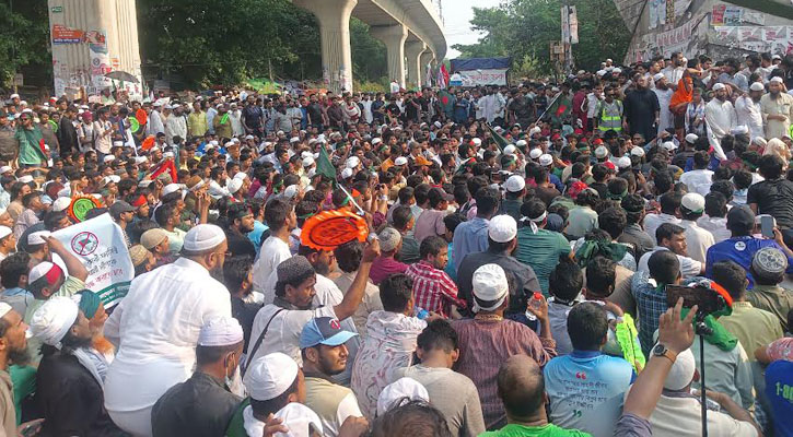 শাহবাগে গণজমায়েতে ইসলামী আন্দোলনের নেতাকর্মীরা